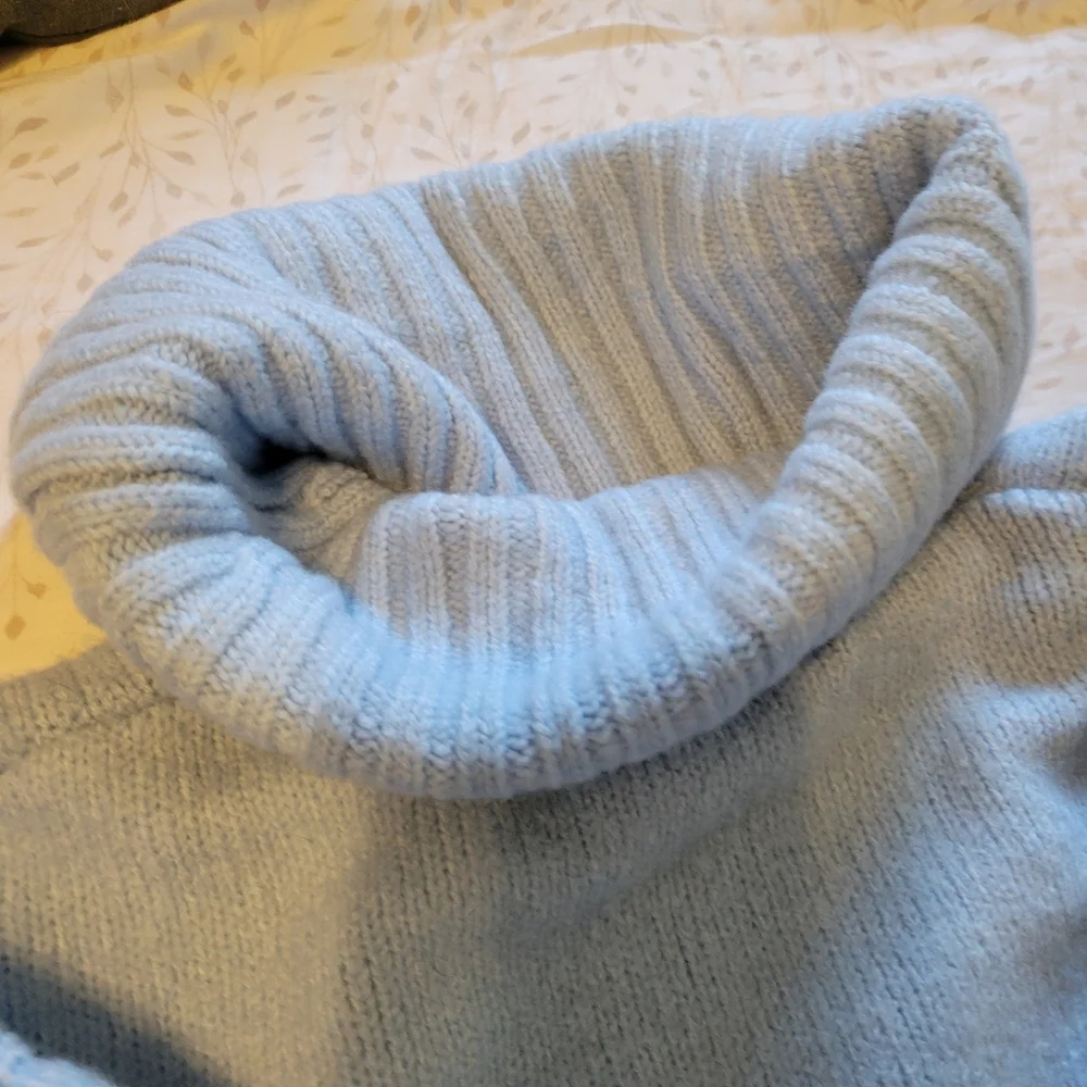 Turtle neck - Picture 3 of 4